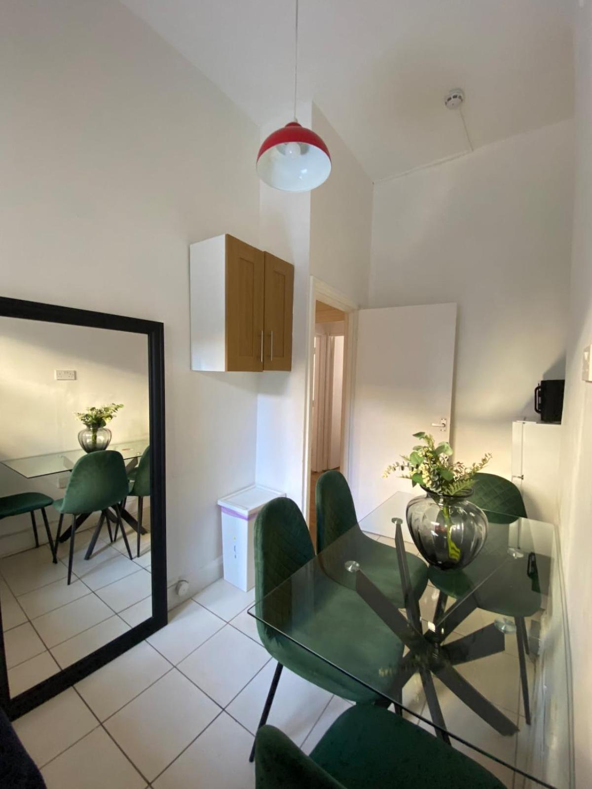 Stay In The Heart Of Soho Лондон Екстериор снимка