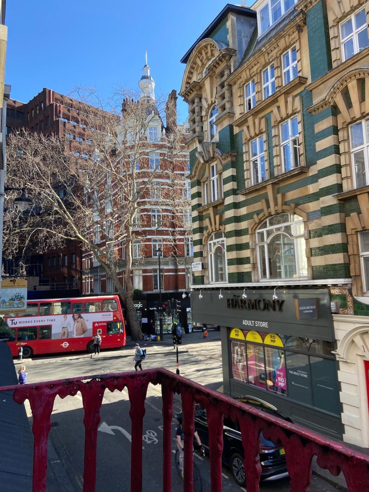Stay In The Heart Of Soho Лондон Екстериор снимка