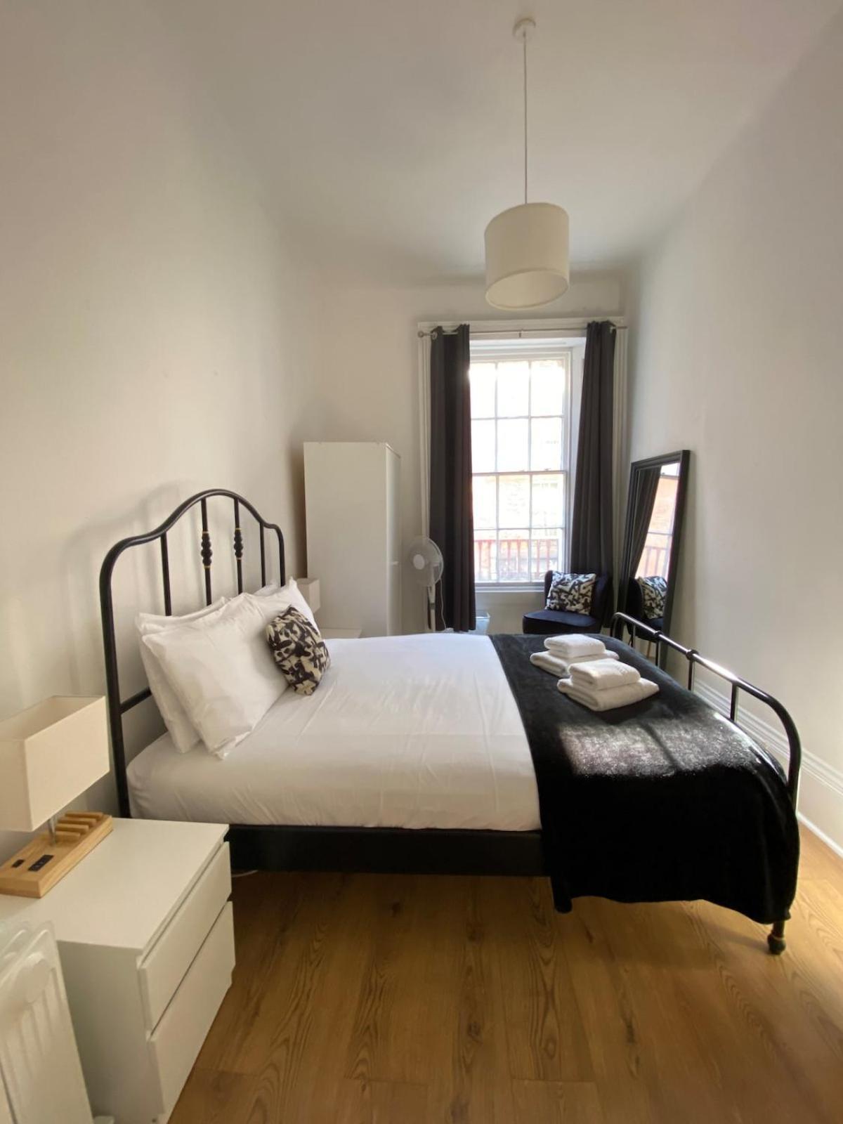 Stay In The Heart Of Soho Лондон Екстериор снимка