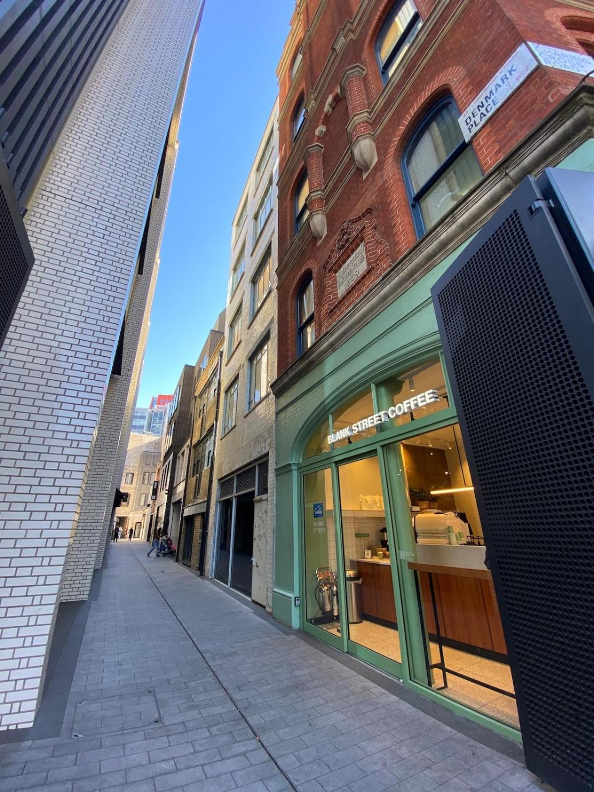 Stay In The Heart Of Soho Лондон Екстериор снимка